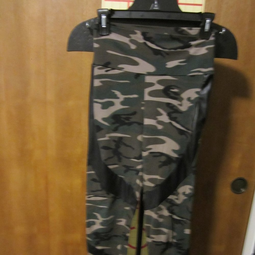 Camoflauge Leggins EUC SZ S
